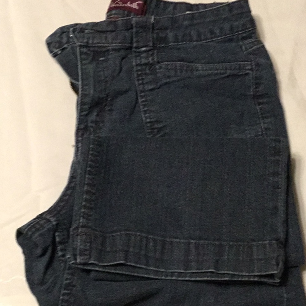 Gloria Vanderbilt dark blue color straight leg has 4 pockets size10P jeans